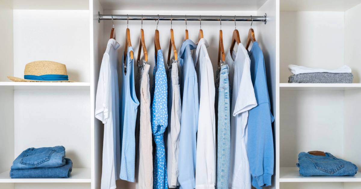Revoluciona tu armario: El método definitivo para organizar tu ropa y ganar espacio