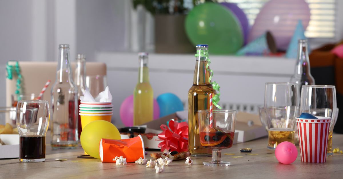 Guía de supervivencia: Cómo limpiar y ordenar la casa en tiempo récord después de una fiesta