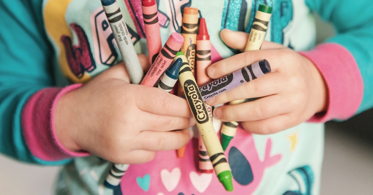 Cómo limpiar las marcas de crayones de las paredes