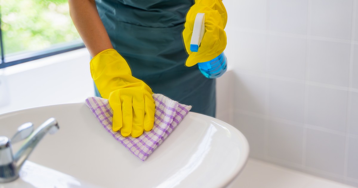 bathroom cleaning