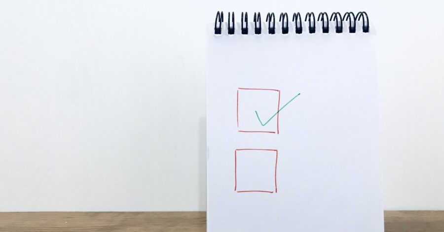 Olvida los maratones de limpieza. Diseña un plan semanal sencillo para mantener tu casa ordenada dedicando solo 20 minutos diarios.