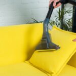 Mantén tu sofá como nuevo. Trucos caseros y recomendaciones profesionales para el mantenimiento y limpieza de tapicerías textiles en el hogar.