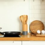 Maximiza el espacio de tu cocina con estas 20 ideas de organización. Soluciones ingeniosas y económicas para mantener el orden sin hacer reformas.